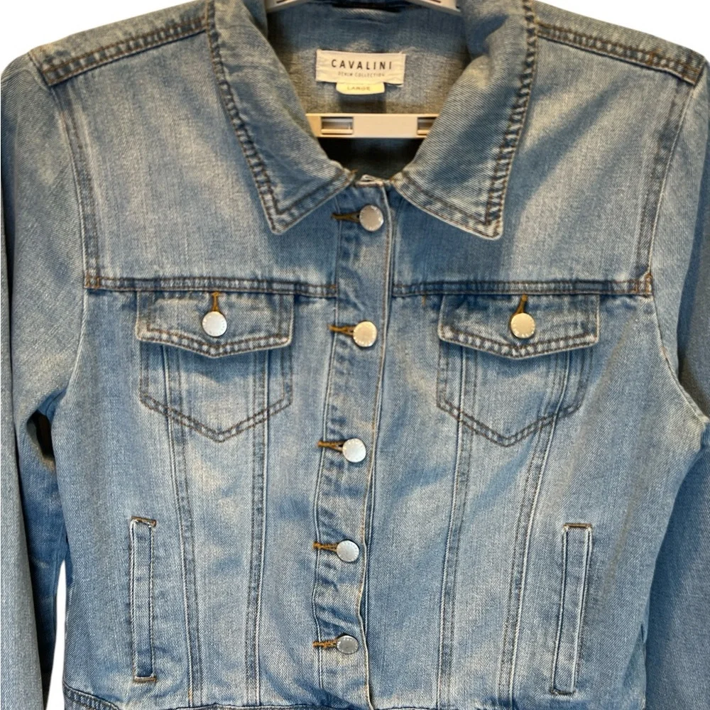 Cavalini Denim Jacket Women’s Size M Blue Cropped Jean Jacket Classic Chic - Picture 4 of 6